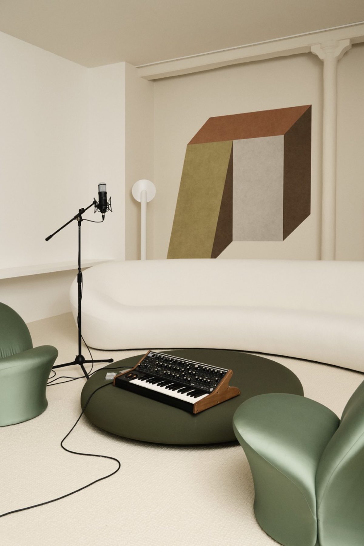 Paulin, Paulin, Paulin Moon Table